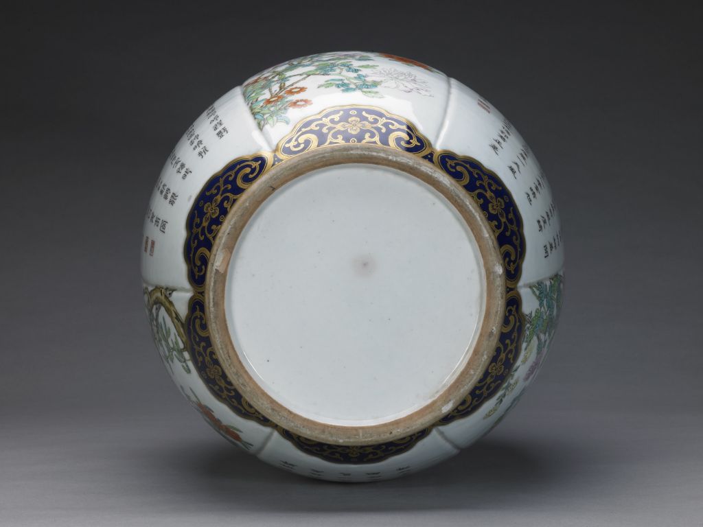 图片[2]-Large vase with gold painted pastel verses and flower patterns on the Ji Lan ground-China Archive